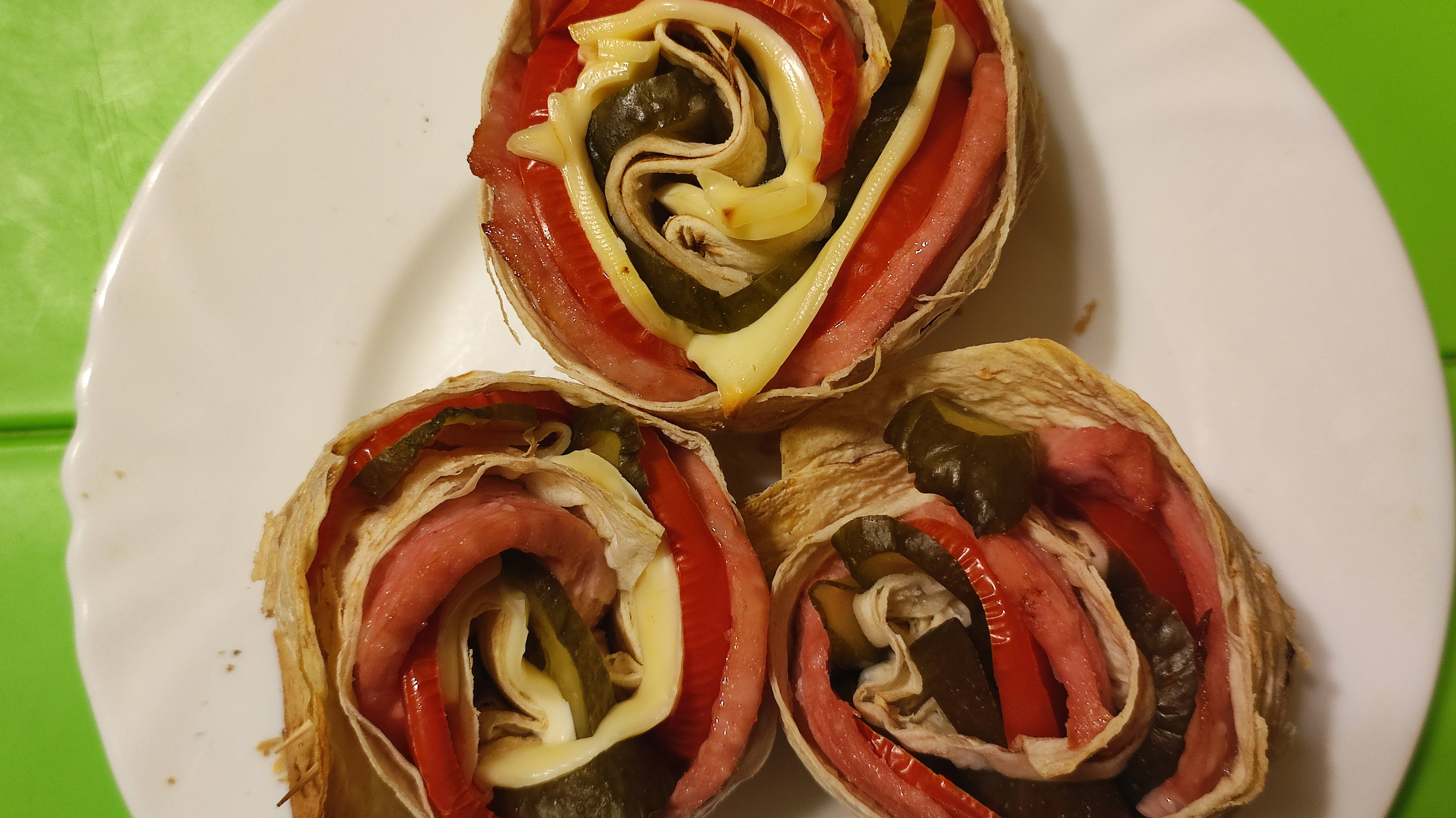 СУПЕР КУХНЯ! Мини пицца-розочки. Обалденная, красивая закуска на скорую руку. смотреть онлайн