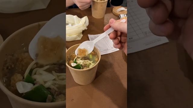 Говяжий суп с лапшой за 65 ₽ на #Филиппины#уличнаяеда#азиатскаябудни#азия#дети#обзор#еда#суп#фудкор смотреть онлайн