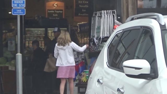 EXCLUSIVE - It's Serious! Hot Couple Dakota Johnson And Chris Martin Having Romantic Sunday смотреть онлайн