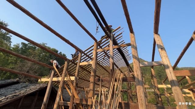 农村情侣改造老房子终于要盖瓦了，民宿也即将动工，距离田园生活越来越近 смотреть онлайн