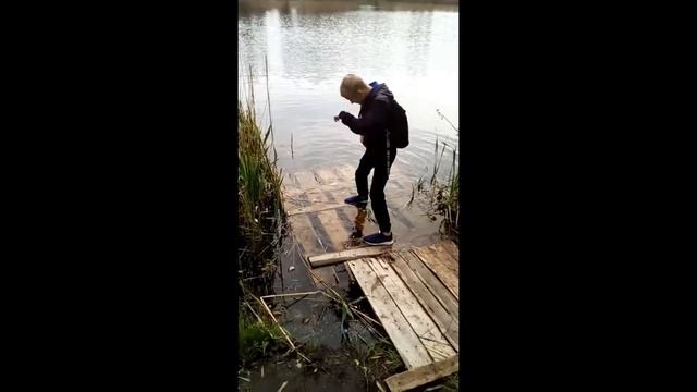 ЧУТЬ НЕ УТОНУЛ! смотреть онлайн