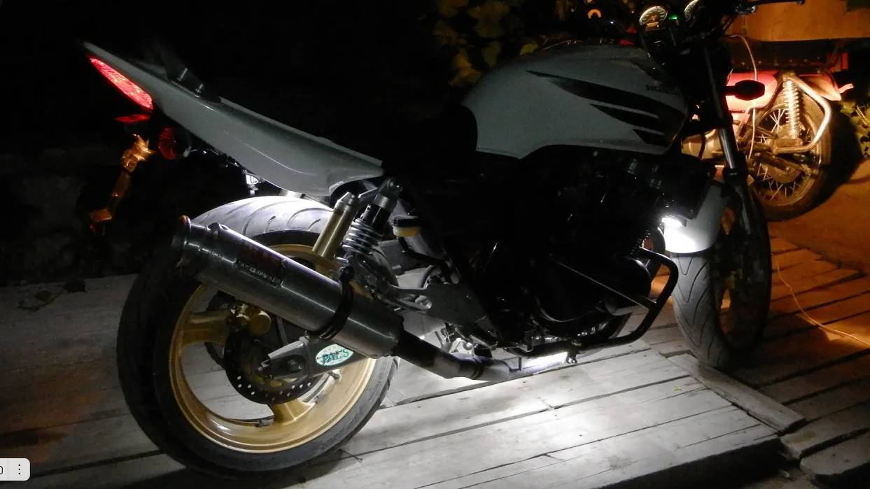 Подсветка мотоцикла Honda CB400 смотреть онлайн