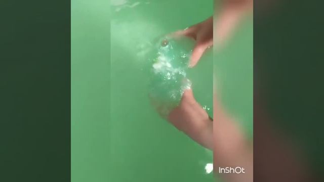 It's Not Easy Being Green Bomb Cosmetics Bath Bomb Video - Watch Me Melt смотреть онлайн