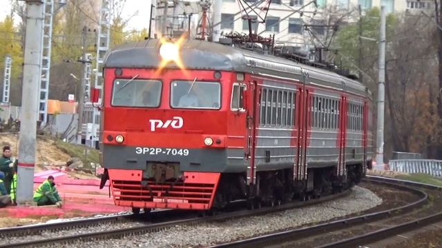 Встреча электропоездов ЭР2Р-7049 и ЭД4МКМ-АЭРО-0007 "Aeroexpress" смотреть онлайн