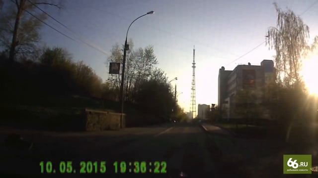 Водитель Largus не виноват: велосипедист сам залетел под машину на улице Бажова смотреть онлайн