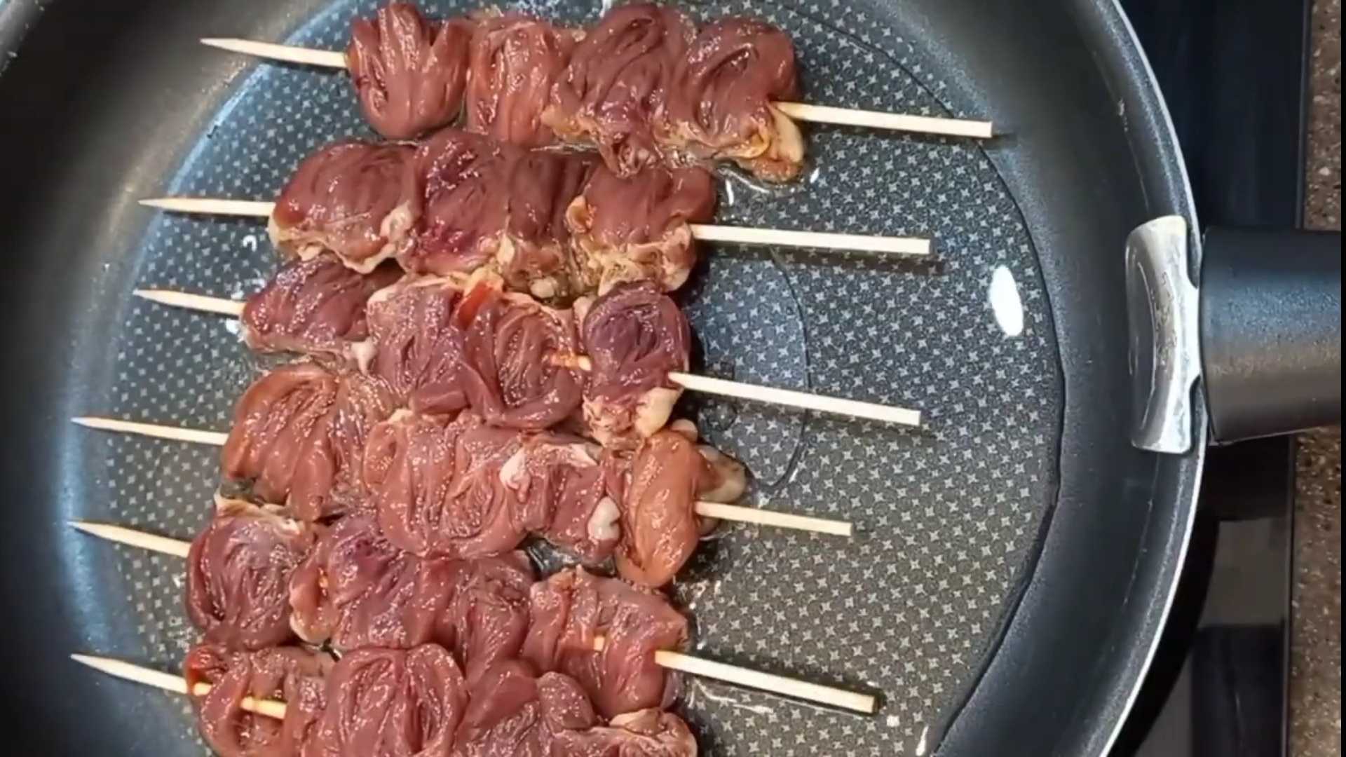 ШАШЛЫК из КУРИНЫХ СЕРДЕЧЕК на шпажках на сковороде по ТАЙСКИ Очень Вкусно смотреть онлайн