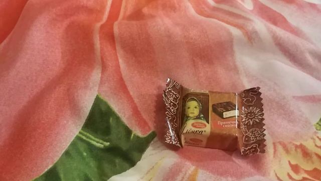 распаковка набора конфет Аленка смотреть онлайн