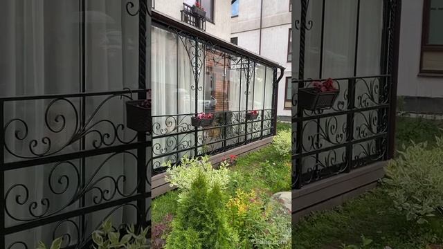 Безрамное остекление террасы в таунхаусе. смотреть онлайн