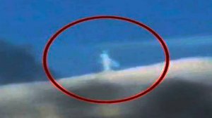 Белый гуманоид замечен на облаке над Китаем: реальность или иллюзия?