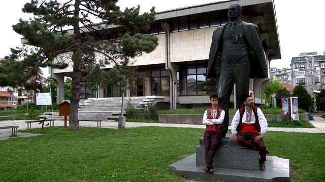 Художествено представяне на паметниците на Йордан Йовков в Добрич смотреть онлайн