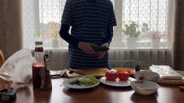 ЧТО ЕДЯТ СКЕЙТЕРЫ? БЮДЖЕТНАЯ РЭПЕРСКАЯ ШАУРМА / ШИМЕР ШИМЕР ГОТОВИТ ШАВЕРМУ смотреть онлайн