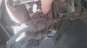 откручиваем фильтр осушителя без спецприспособлений