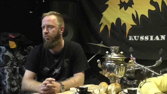 РЕПА В ЖОПУ - Два мужика сидят за столом на точке пьют чай смотреть онлайн  - Обзор весёлой статьи
