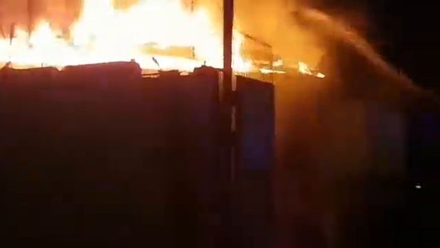 Пожар рядом с 4-й овощебазой, Екатеринбург смотреть онлайн