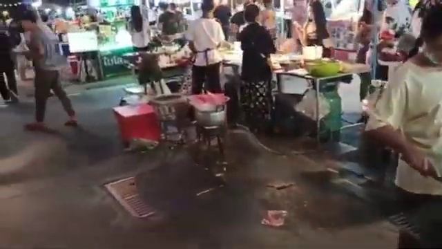 Паттайя.Цены.Уличная еда всего за 20 батов на севере! #thailand #pattaya #travel #таиланд #паттайя смотреть онлайн
