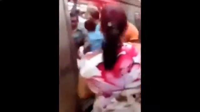 Прищемил в метро смотреть онлайн