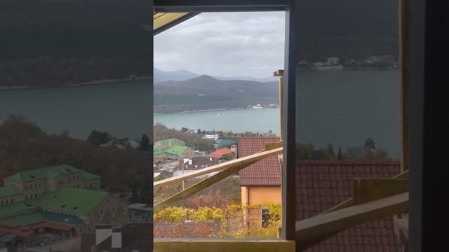 Нереальный вид! Фахверк на берегу Абрау-Дюрсо. Красивый дом с красивым видом! смотреть онлайн