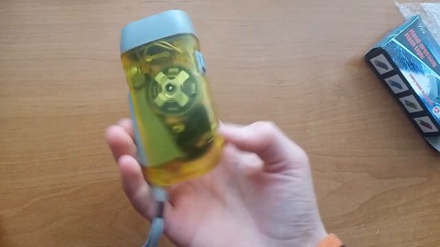 Обзор механического фонарика Hand-pressing Flash Light! смотреть онлайн