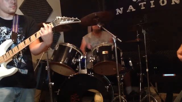 3 DOORS DOWN ..AWAY FROM SUN ..BAND COVER BY HEADSTONE W/MOTOR MIKE смотреть онлайн