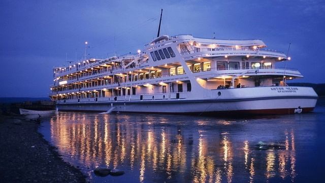 На теплоходе музыка играет (REMIX) смотреть онлайн