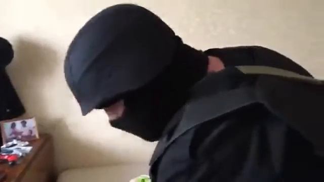 Кто дверью ошибся смотреть онлайн
