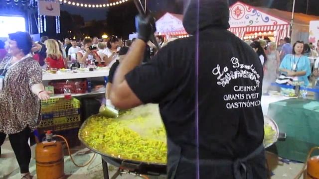 Валенсия. Самая большая паэлья! смотреть онлайн