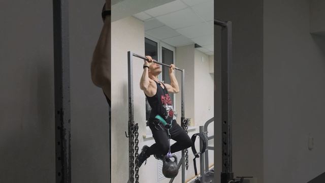 Подтягивание с гирей на 1 раз смотреть онлайн