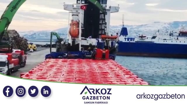 Погрузка газобетона "Arkoz" на судно в порту смотреть онлайн