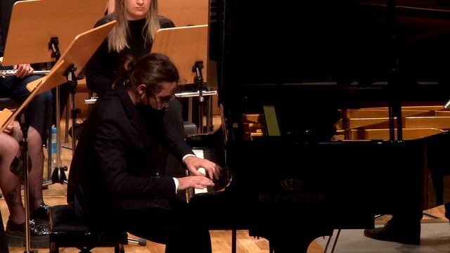 "Rhapsody in blue" G. Gershwin. Banda Sinfónica CSM Murcia. Javier Birruezo, piano смотреть онлайн