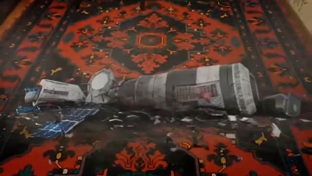 спутник упал прямо в дом смотреть онлайн