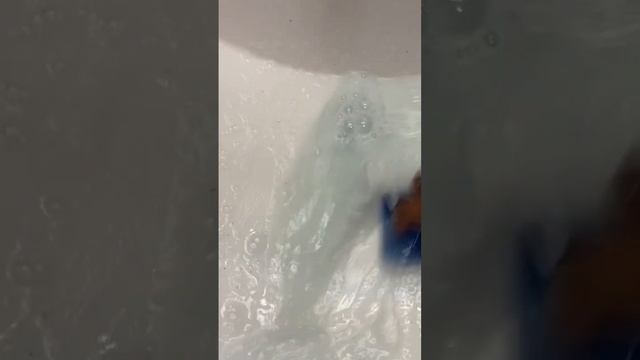 Cleaning up the bathroom sink смотреть онлайн