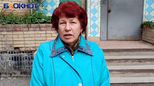 «Двери не открывает»: волгодончанку полностью «отрезали» от водоснабжения после потопа у соседей смотреть онлайн