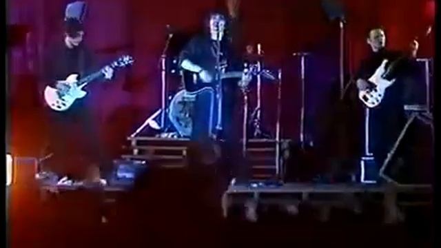 ВИКТОР ЦОЙ- МАМА МЫ ВСЕ  СОШЛИ С УМА. Фрагмент из концерта в г.Алма-Ата Казахстан.