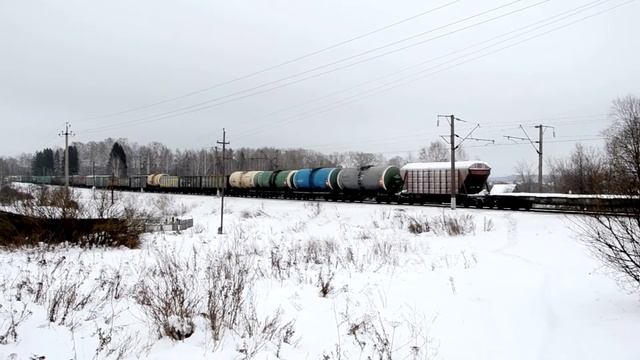 ВЛ80С-2052 с участковым поездом смотреть онлайн