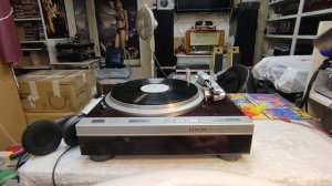 Хороший проигрыватель виниловых пластинок Denon DP-47F