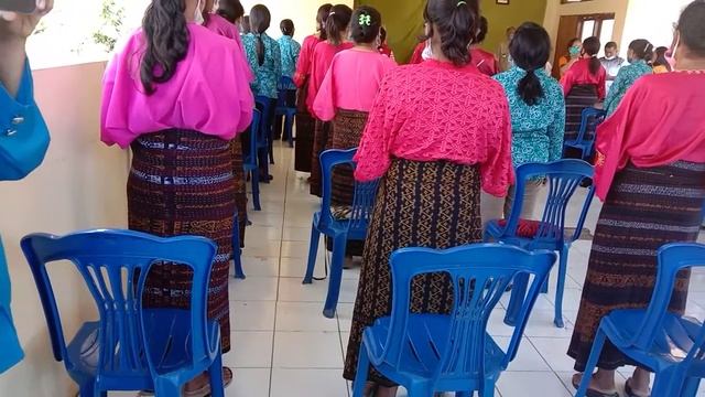 Kunjungan dari ibu ketua PKK Di untuk memonitoring desa model di nggesa biri, kecamatan detukeli смотреть онлайн