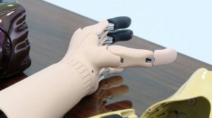 Бионические протезы рук впервые установили детям в Душанбе