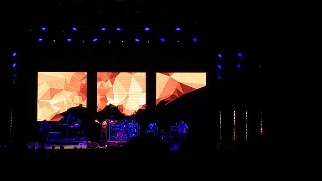 Blondie, “Atomic” смотреть онлайн