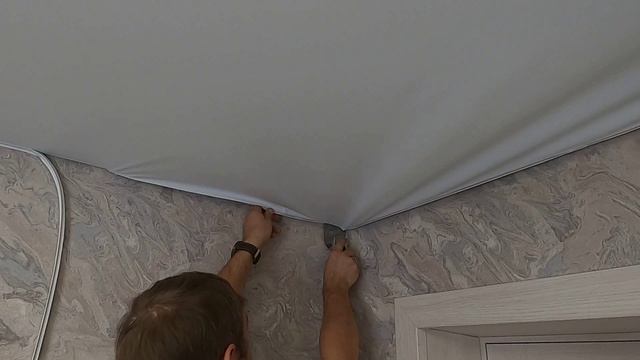 Что делать если перегорела световая линия в натяжном потолке смотреть онлайн