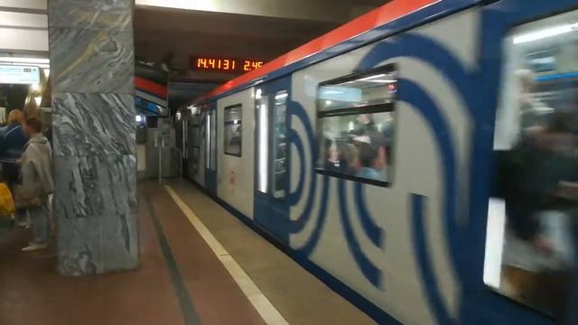 Поезд Москва на станции Тушинская смотреть онлайн