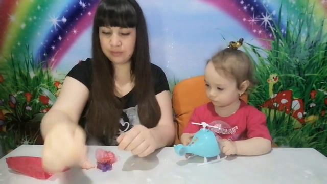 Алиса с мамой открывают игровой Набор L.O.L "Вертолет+кукла" | Распаковка и обзор L.O.L Вертолет смотреть онлайн