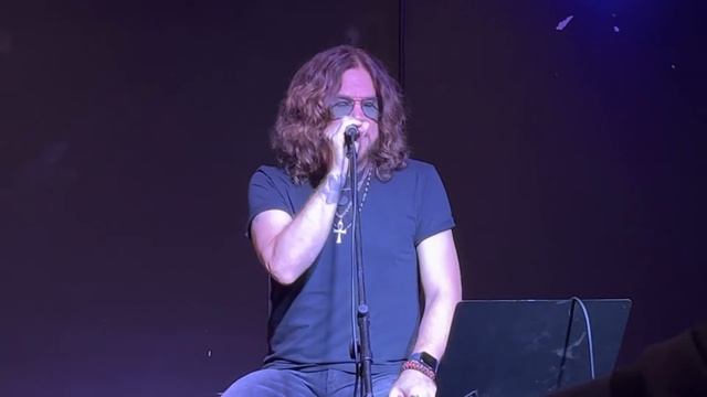 Tony Harnell performing Praying For Time смотреть онлайн