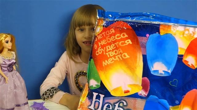 Принцессы Диснея Рапунцель Распаковка запускаем Небесный Фонарик Видео для детей Обнимашки с Машей смотреть онлайн