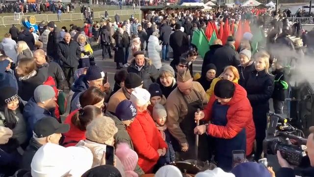 Солодуха в Бресте готовит 50 литров ухи смотреть онлайн