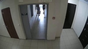 Монтаж видеонаблюдение возле квартирной двери