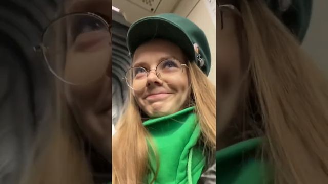 Девочки узнали меня в метро(скрытая камера) #бертаико #shortsyoutube #метро #мск #девочкавовочка смотреть онлайн