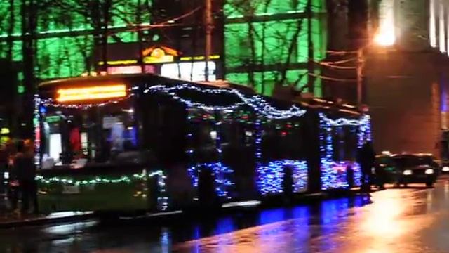 Новогодний троллейбус в Харькове 31.12.2011 смотреть онлайн