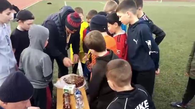 Угощение в спорт. школе смотреть онлайн