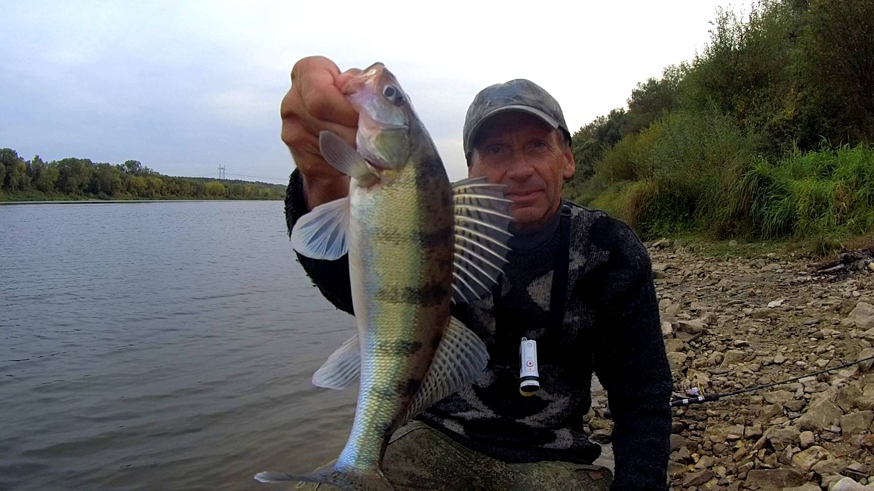 ВЕЧЕРНЯЯ РЫБАЛКА НА ОКЕ. СПИННИНГ в конце сентября. смотреть онлайн
