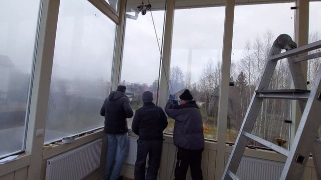 Демонтаж безрамного окна вручную в доме фахверк... смотреть онлайн